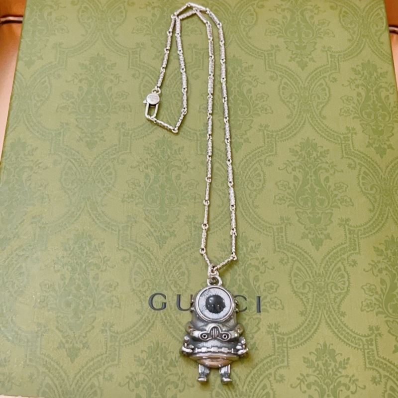 G*u*i necklaces